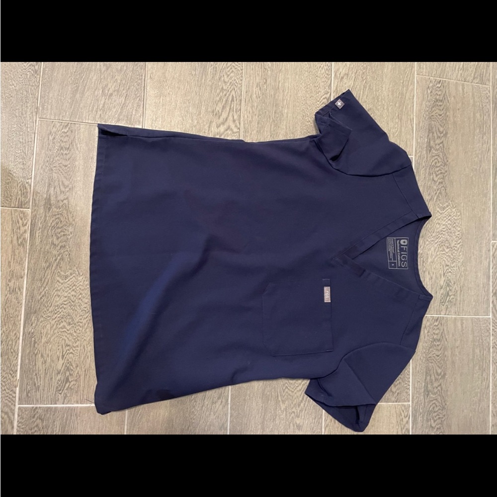 SOLD* Figs scrub top navy size SMALL
